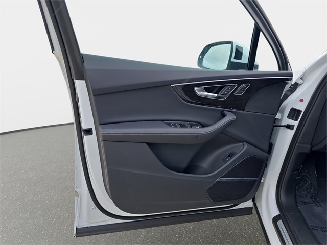 2025 Audi Q7 55 Premium Plus photo 27