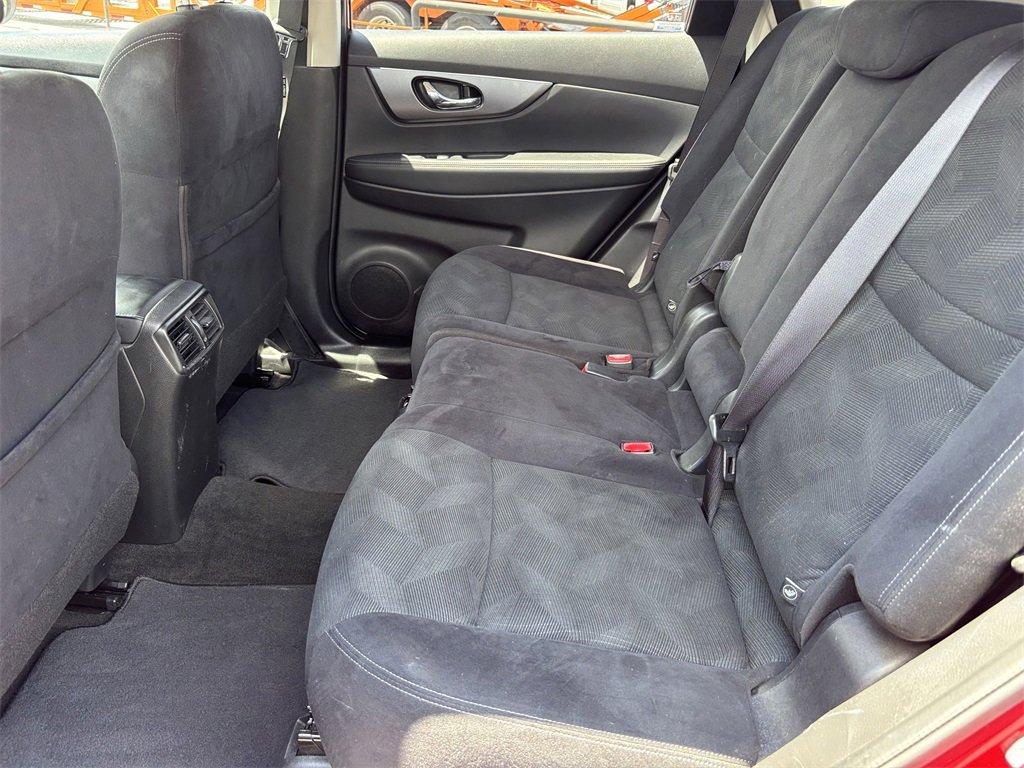 2016 Nissan Rogue SV photo 16