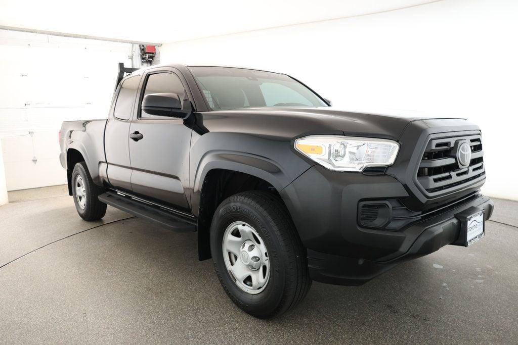 2018 Toyota Tacoma SR5 TRD Sport photo 3