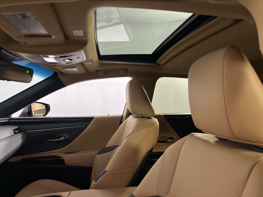 2025 Lexus ES 350 photo 18