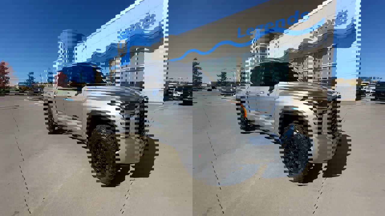 Used 2025 Toyota Tundra Limited with VIN 5TFWA5DB0SX252549 for sale in Kansas City