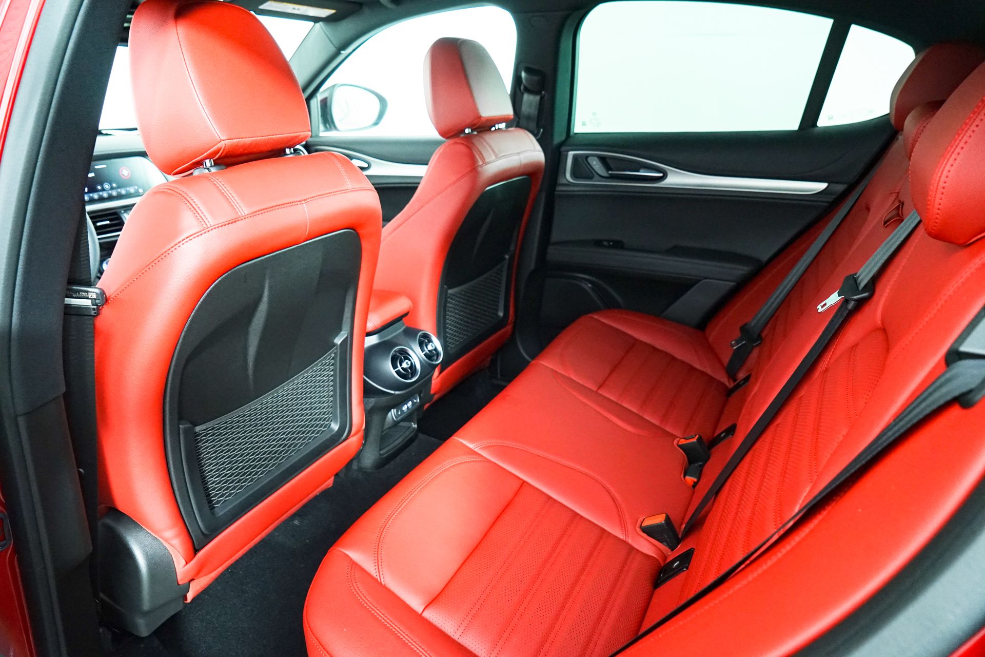2024 Alfa Romeo Stelvio photo 17