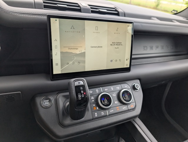 2025 Land Rover Defender 110 X-Dynamic SE photo 11