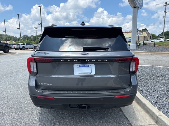 2025 Ford Explorer photo 8