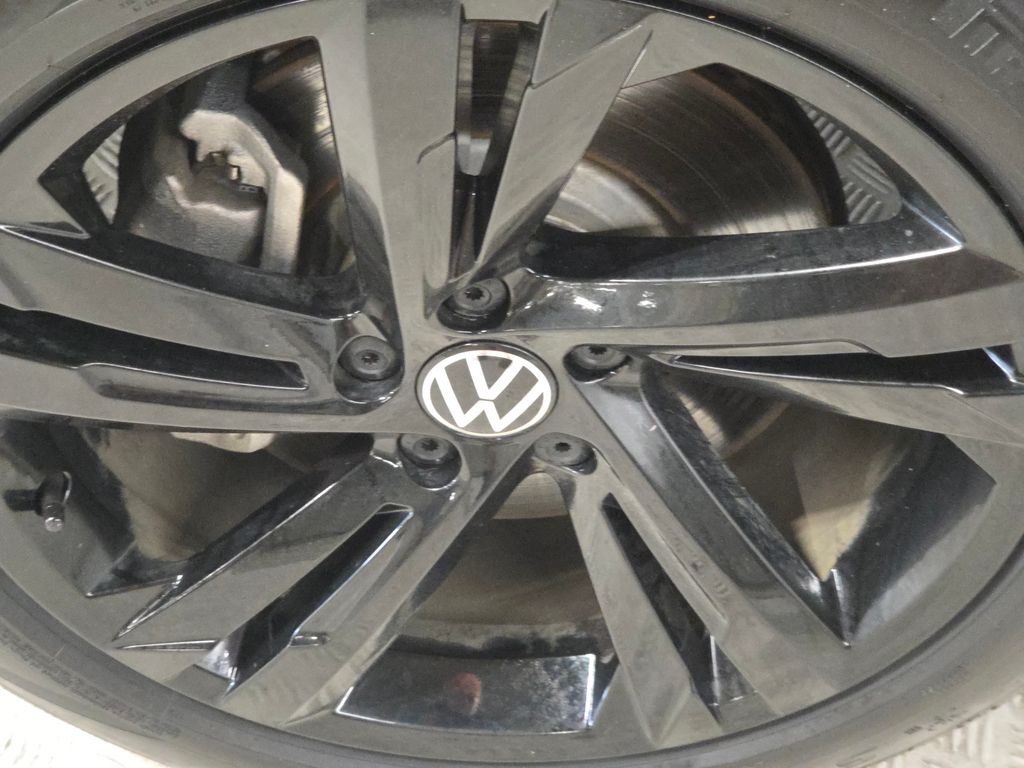 2024 Volkswagen Tiguan SE R-Line Black photo 10