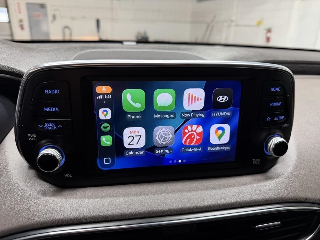 2019 Hyundai Santa Fe SE photo 3