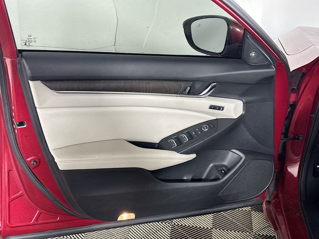 2018 Honda Accord Touring photo 10