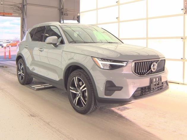 2025 Volvo XC40 Core's photo