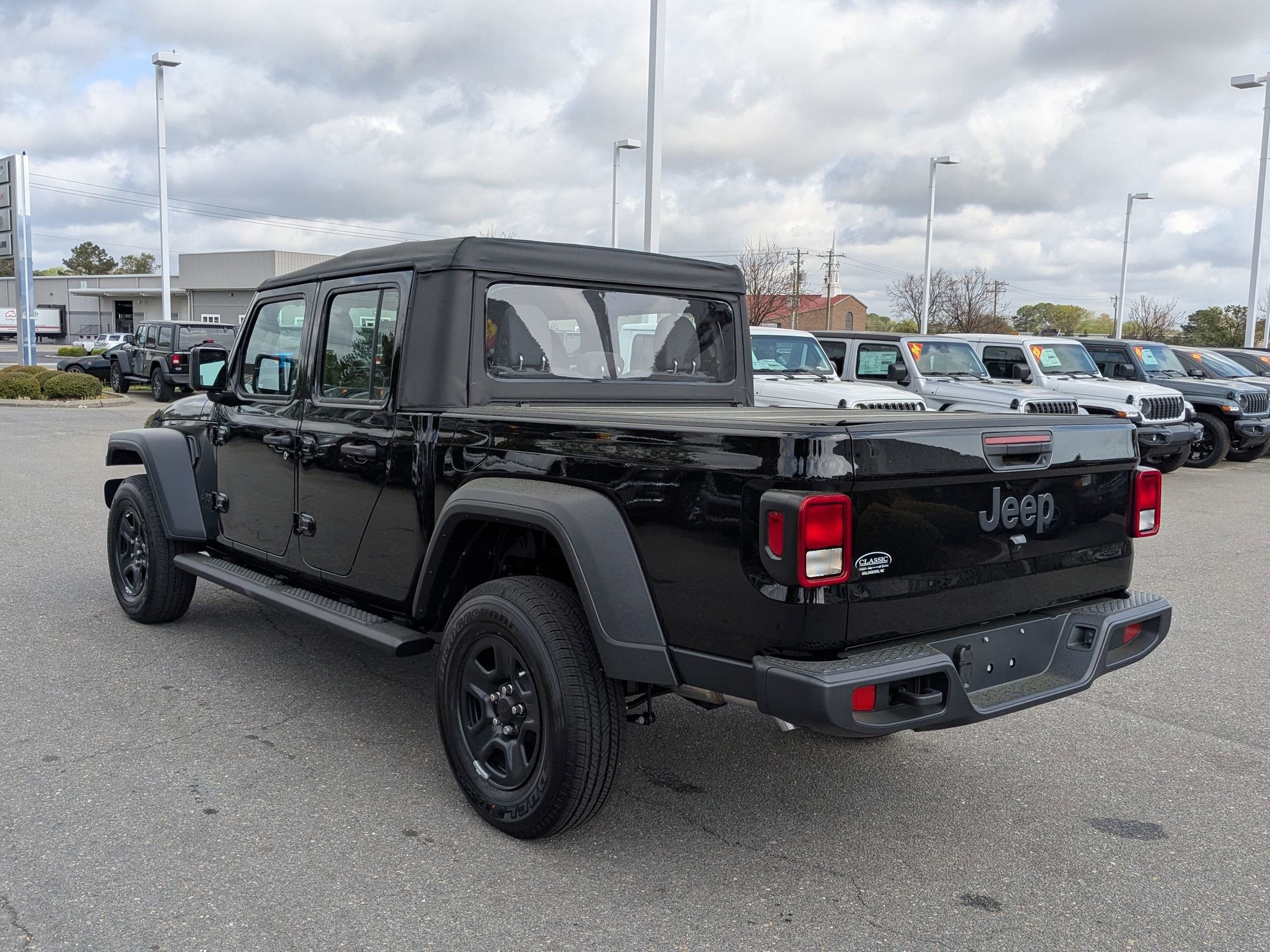 2025 Jeep Gladiator Sport photo 7