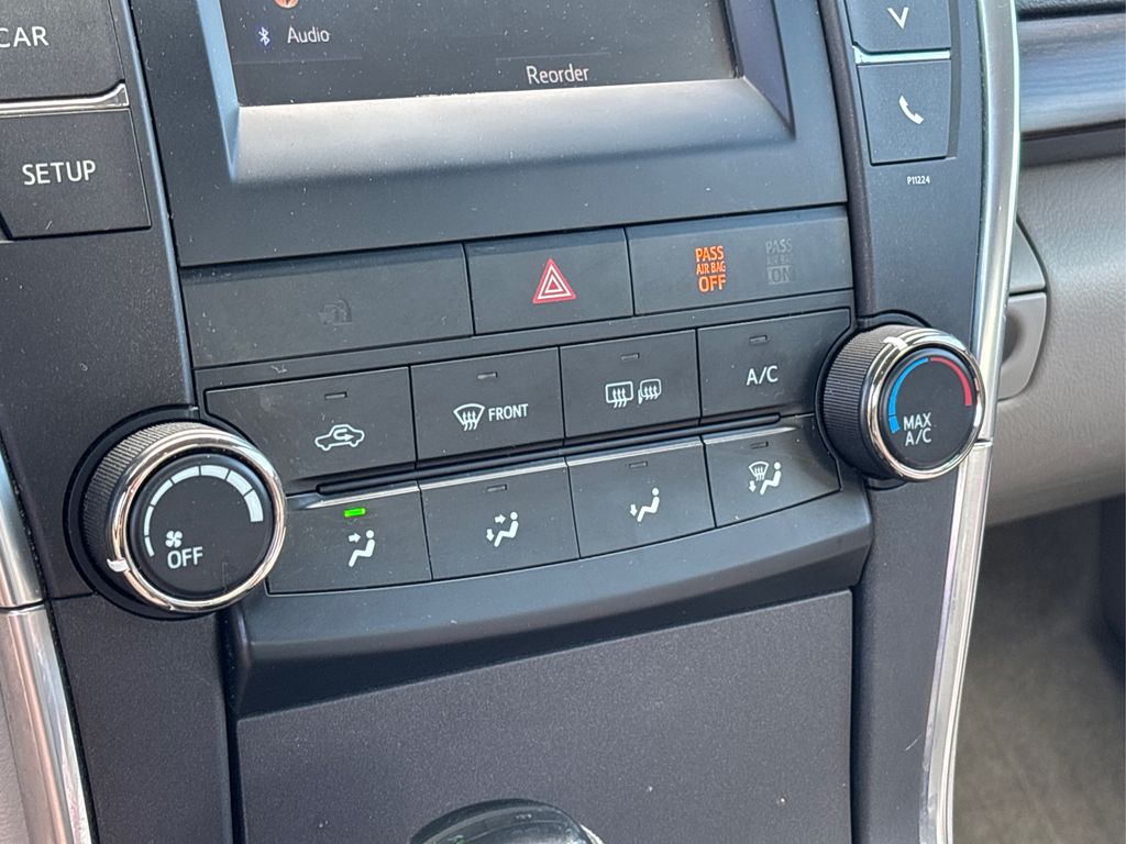 2016 Toyota Camry LE photo 23