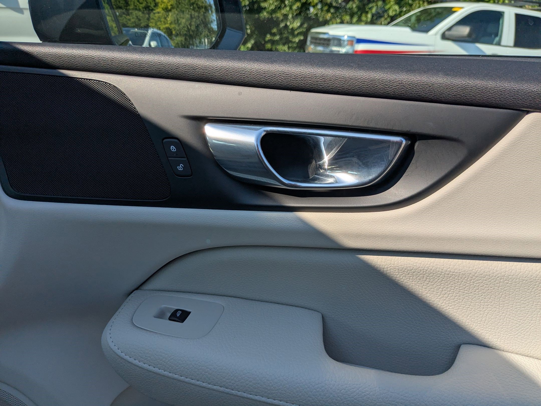 2021 Volvo S60 Momentum photo 33