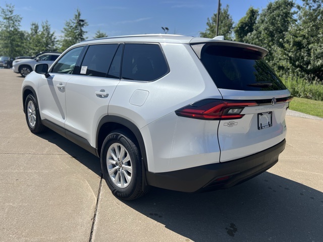 2025 Toyota Grand Highlander XLE photo 3