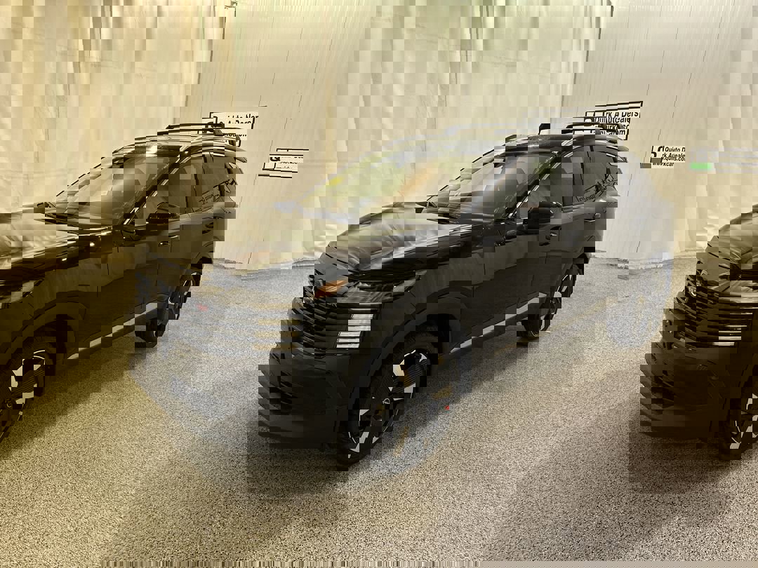 2026 Nissan Kicks SR photo 2