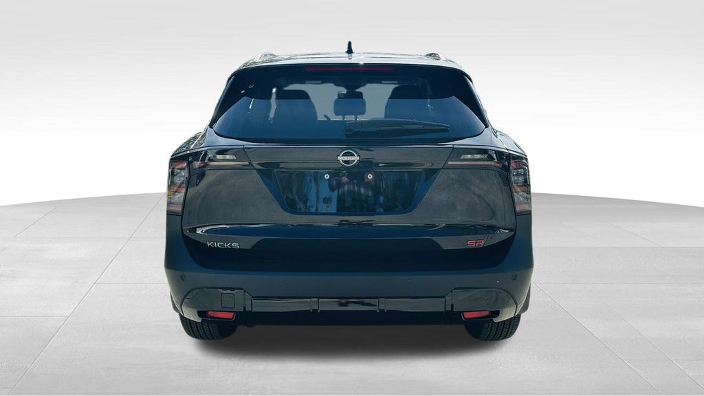 2026 Nissan Kicks SR photo 4
