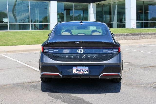 New 2025 Gray Hyundai Limited image 4