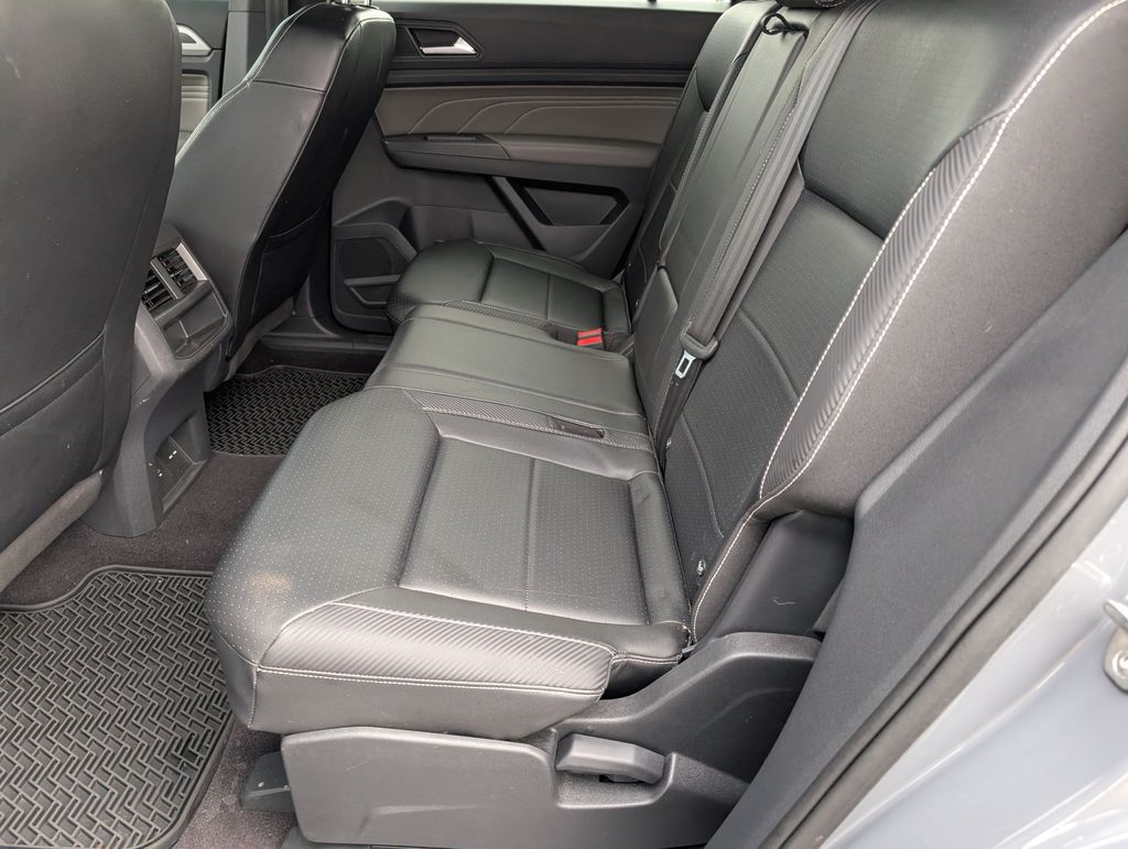 2021 Volkswagen Atlas Cross Sport V6 SEL R-Line photo 2