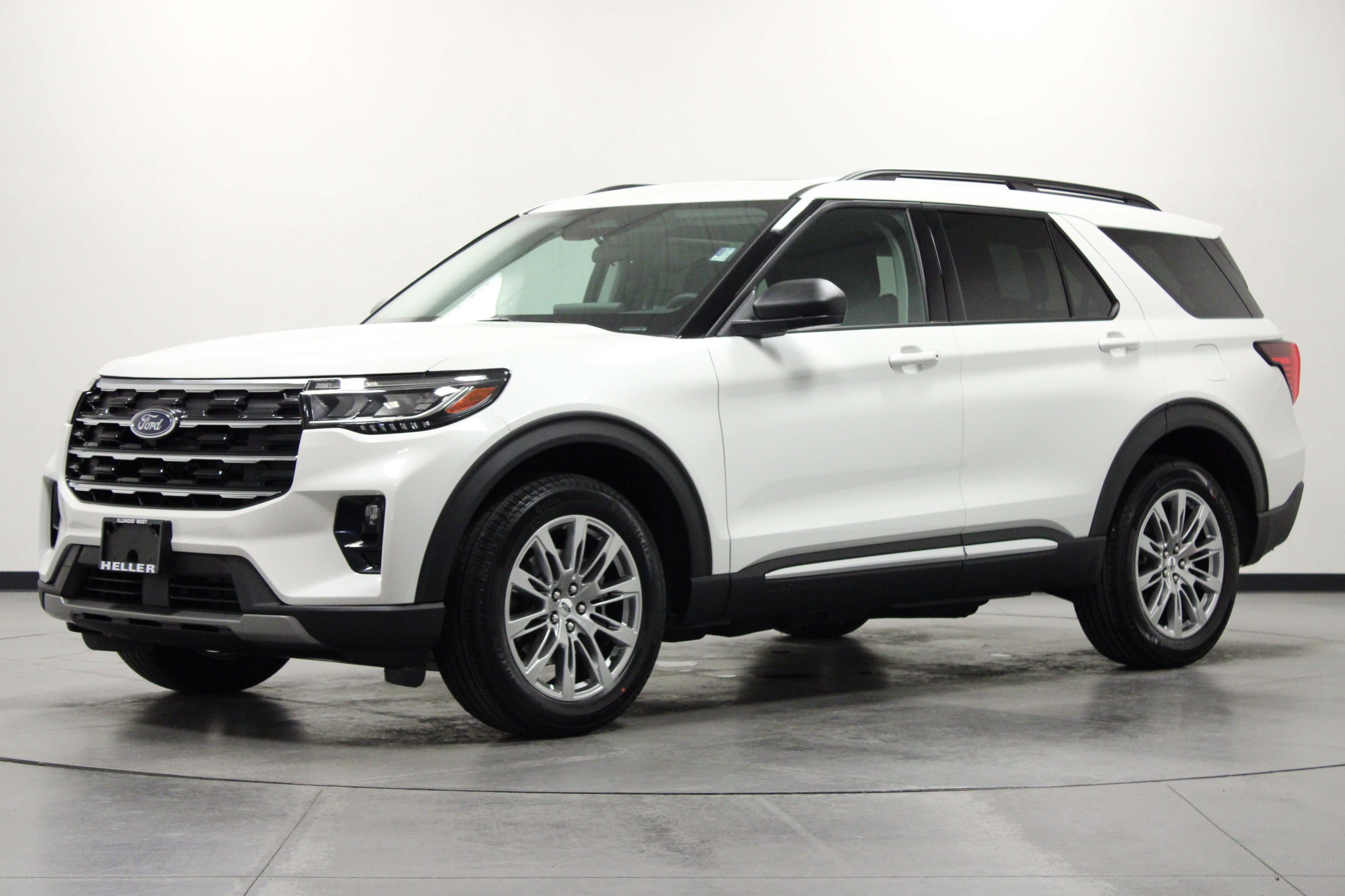 2025 Ford Explorer photo 4