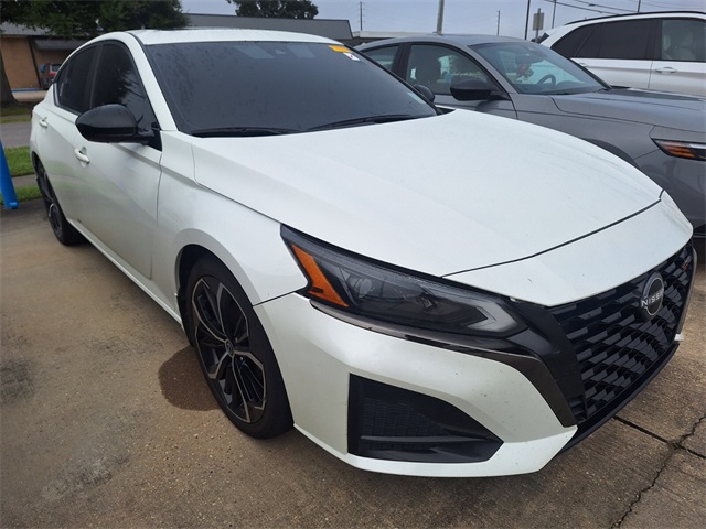 2023 Nissan Altima 2.5 SR photo 3