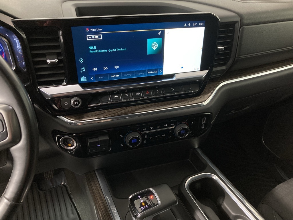 2023 Chevrolet Silverado 1500 LT photo 2