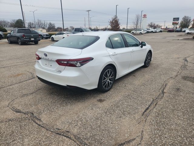 2022 Toyota Camry Hybrid XLE photo 3