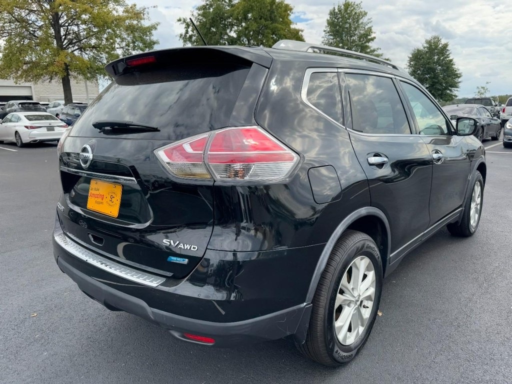 2014 Nissan Rogue SV photo 3