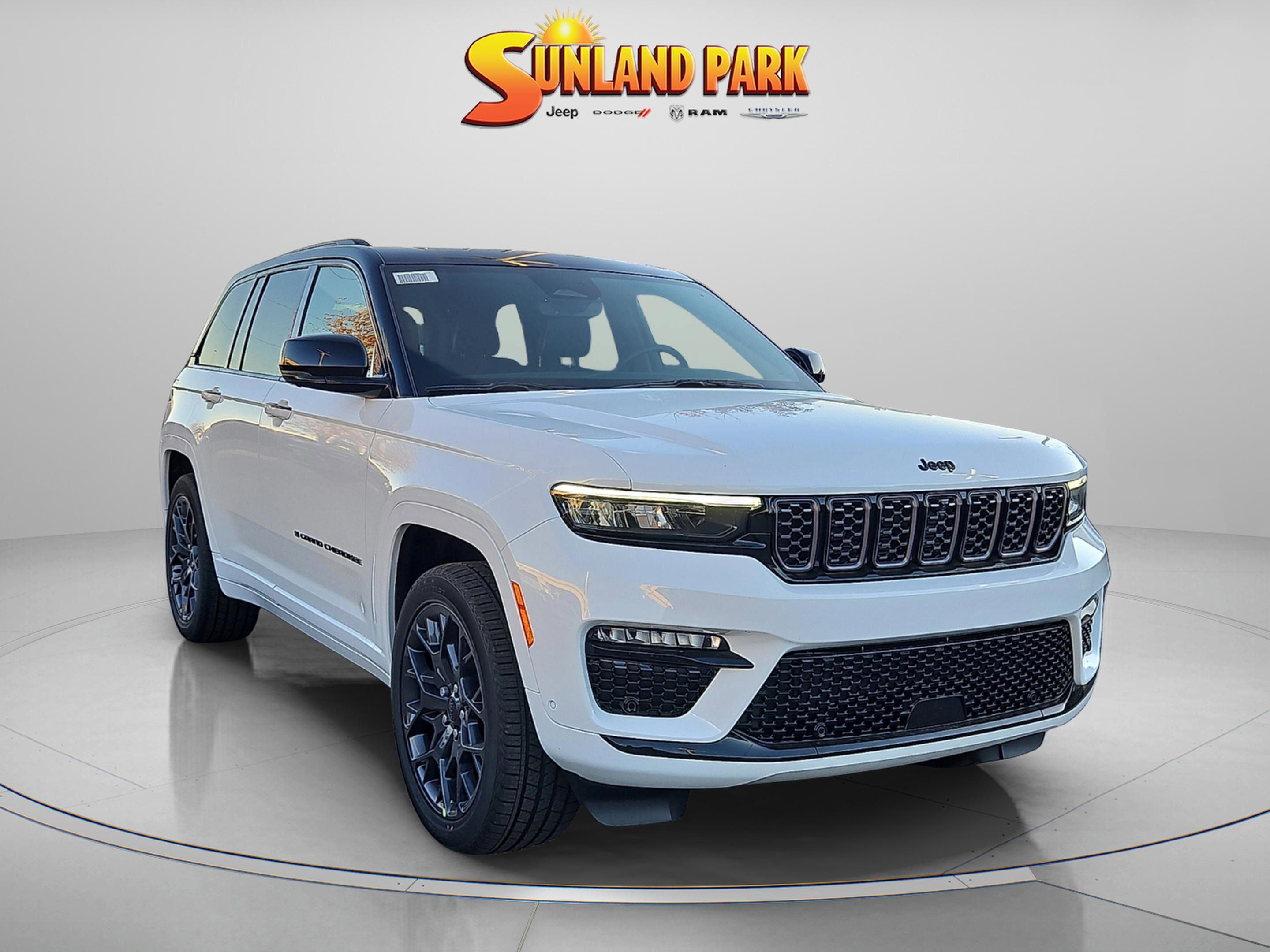 2025 Jeep Grand Cherokee Summit's photo