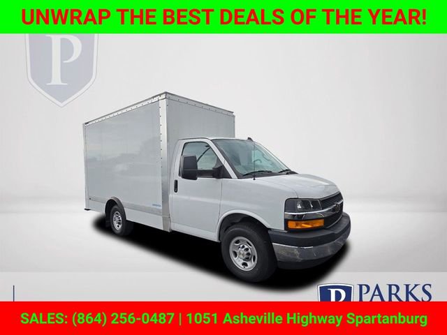 2024 Chevrolet Express Cutaway Base's photo