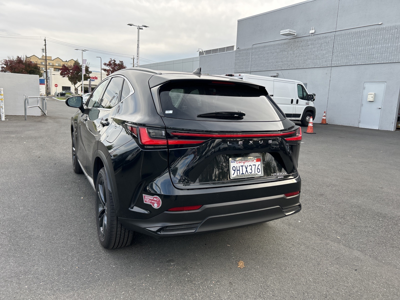 2024 Lexus NX 450h+ Luxury photo 4