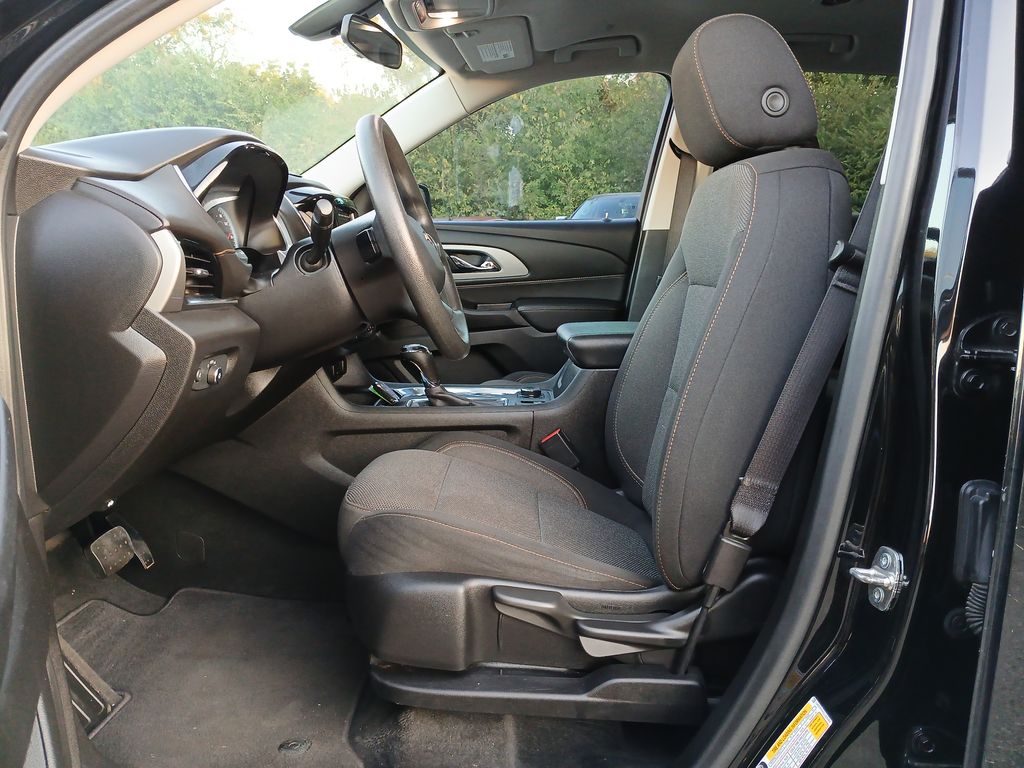 2020 Chevrolet Traverse LS photo 19