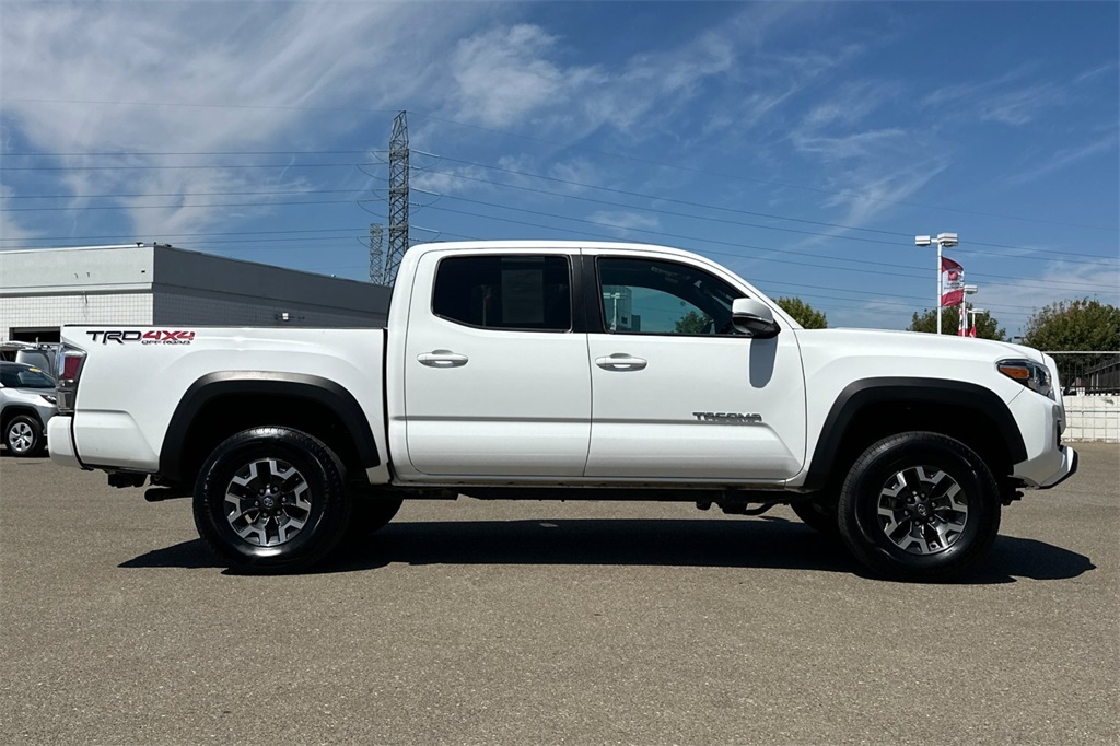 2023 Toyota Tacoma TRD Off-Road photo 3