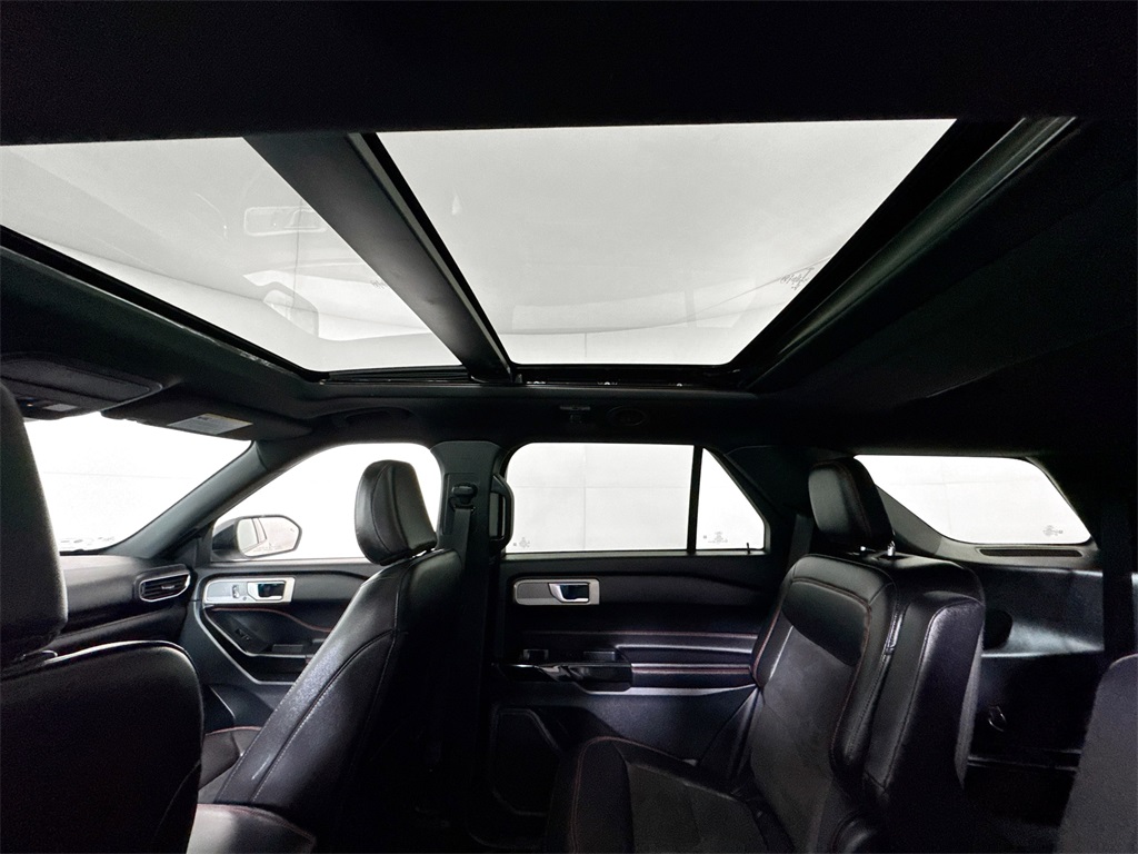 2022 Ford Explorer ST-Line photo 18
