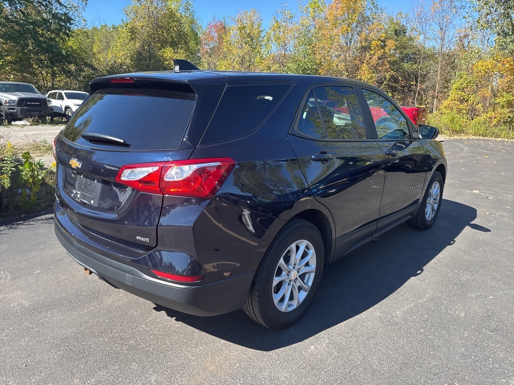 2021 Chevrolet Equinox LS photo 3