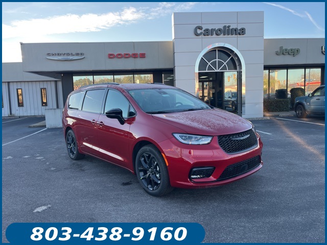 2026 Chrysler Pacifica Select's photo