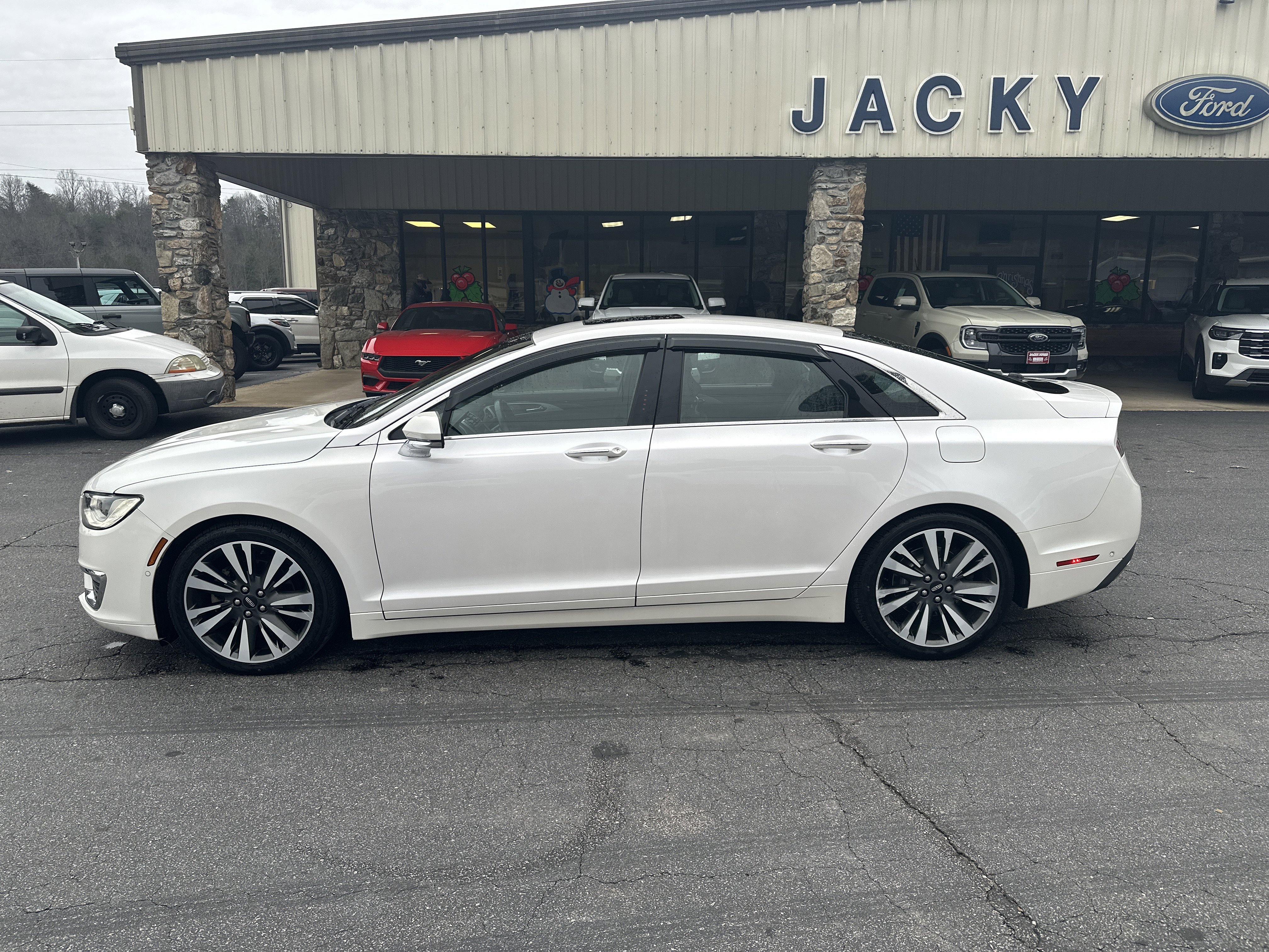 2019 Lincoln MKZ Reserve II's photo