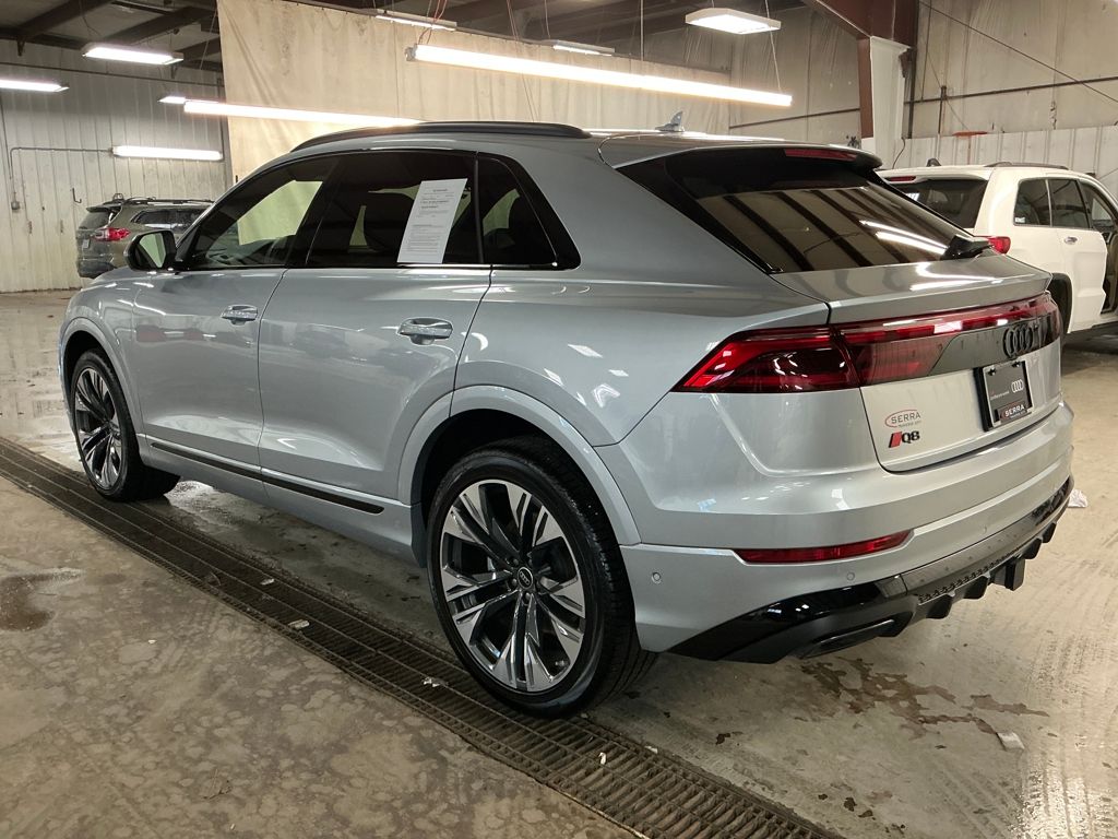 2025 Audi Q8 55 Premium Plus photo 3