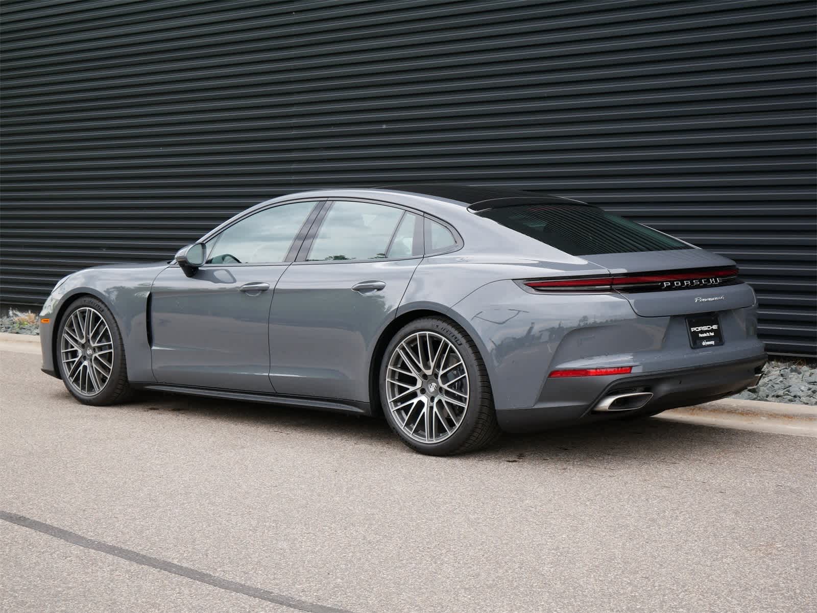 2025 Porsche Panamera 4 photo 3