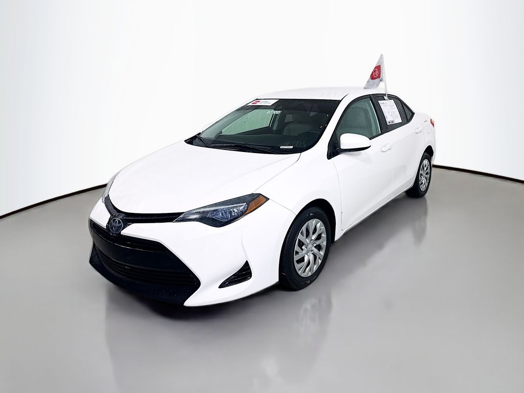 2018 Toyota Corolla LE photo 3