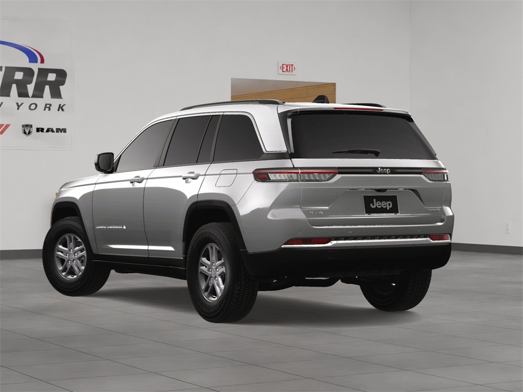 2025 Jeep Grand Cherokee Laredo photo 3