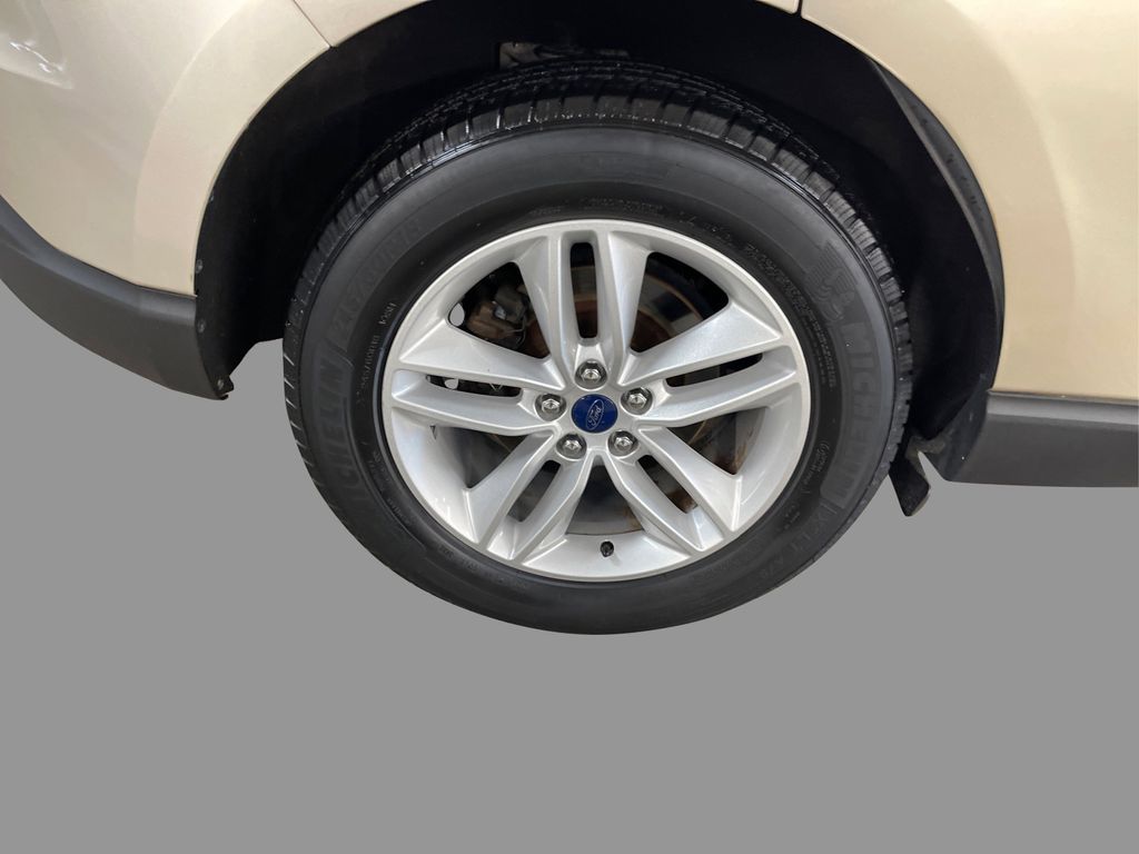 2017 Ford Edge SEL photo 11