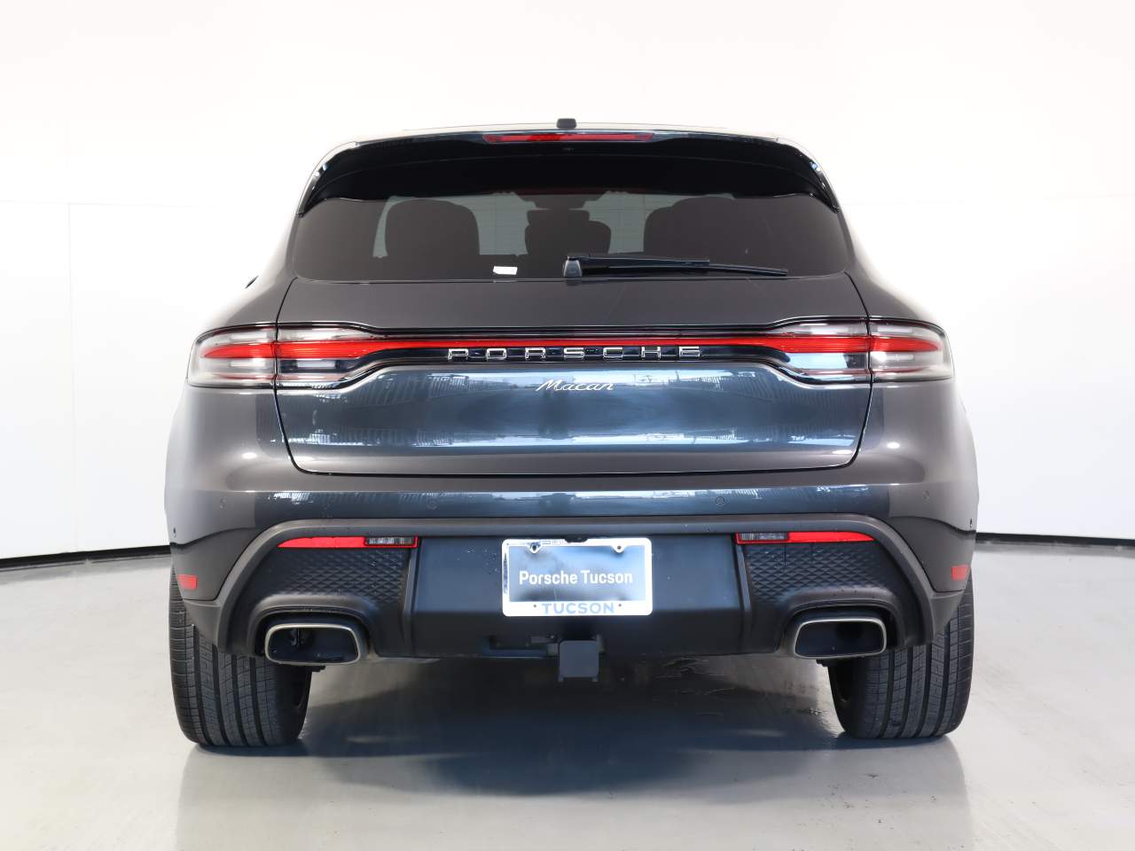 2023 Porsche Macan T photo 5