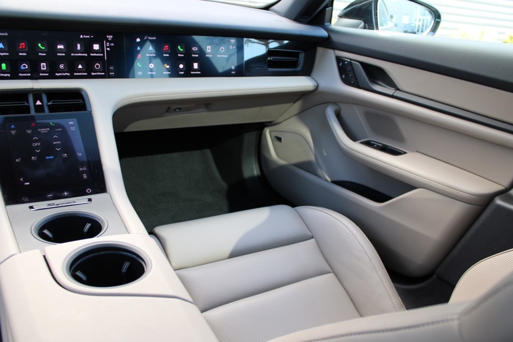 2024 Porsche Taycan S photo 31