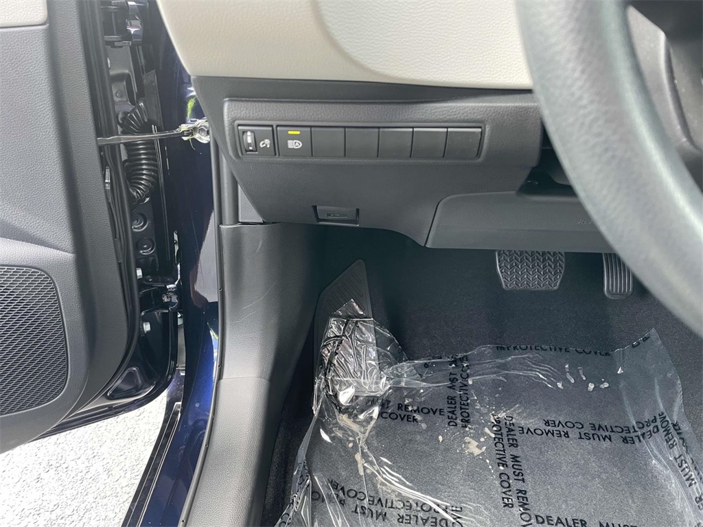 2025 Toyota Corolla LE photo 19