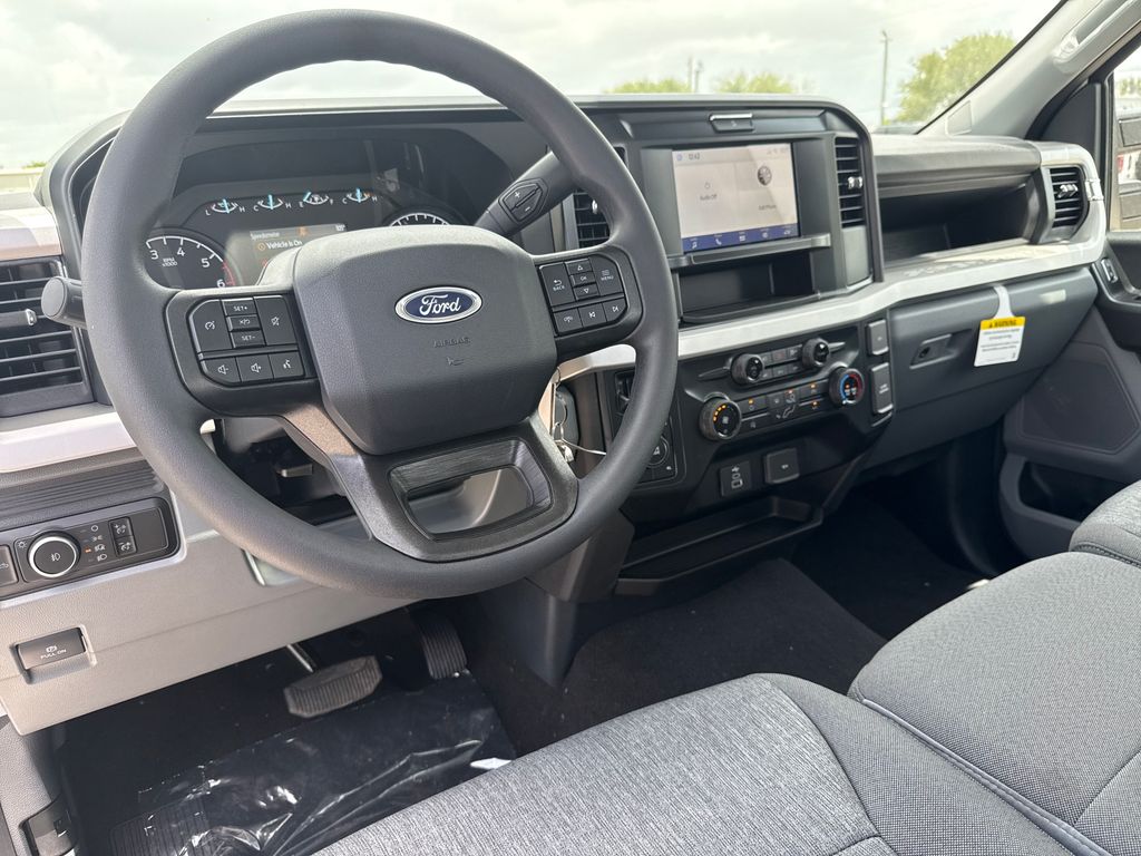 2025 Ford F-350 photo 4