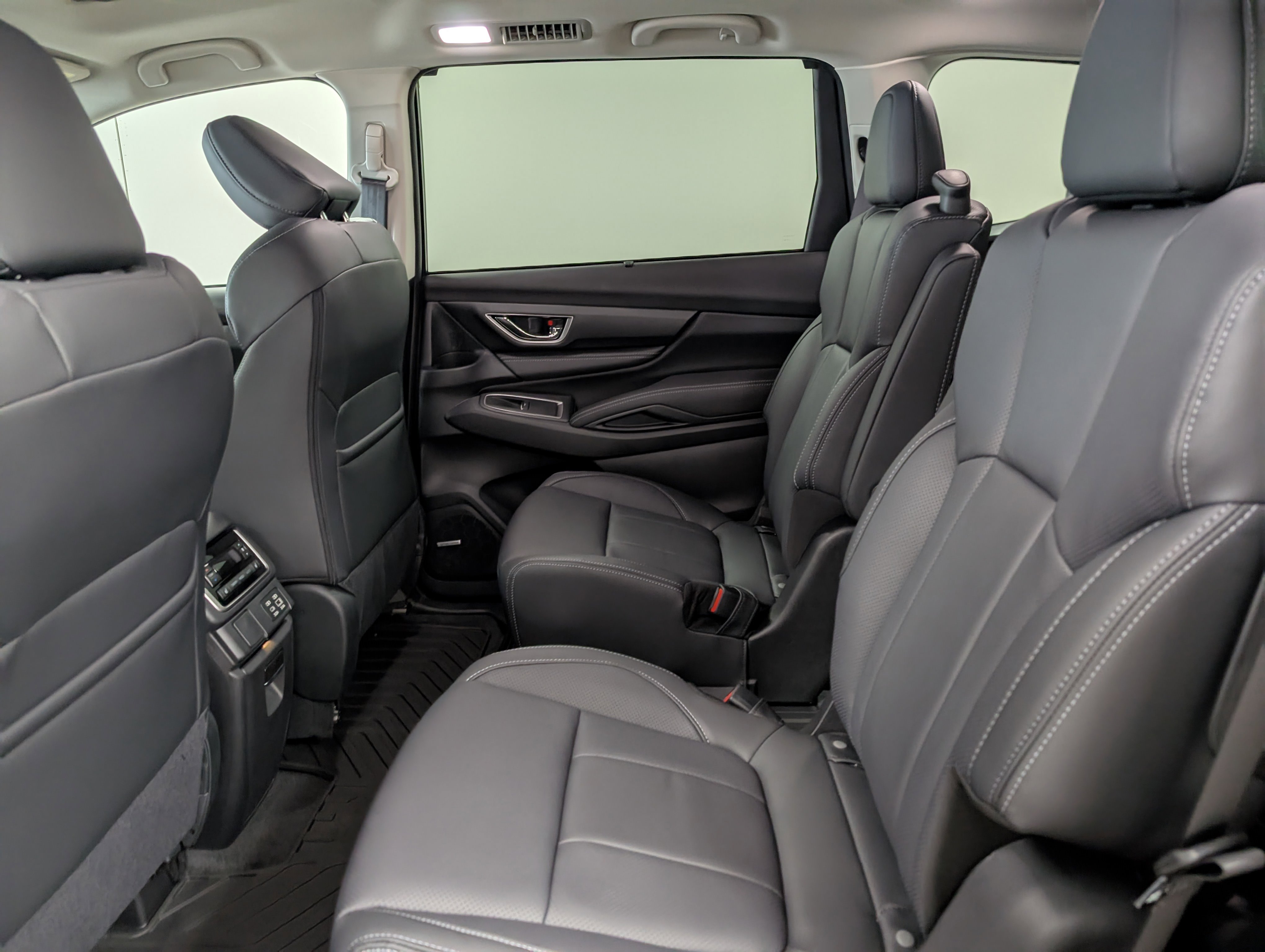 2025 Subaru Ascent Limited photo 2