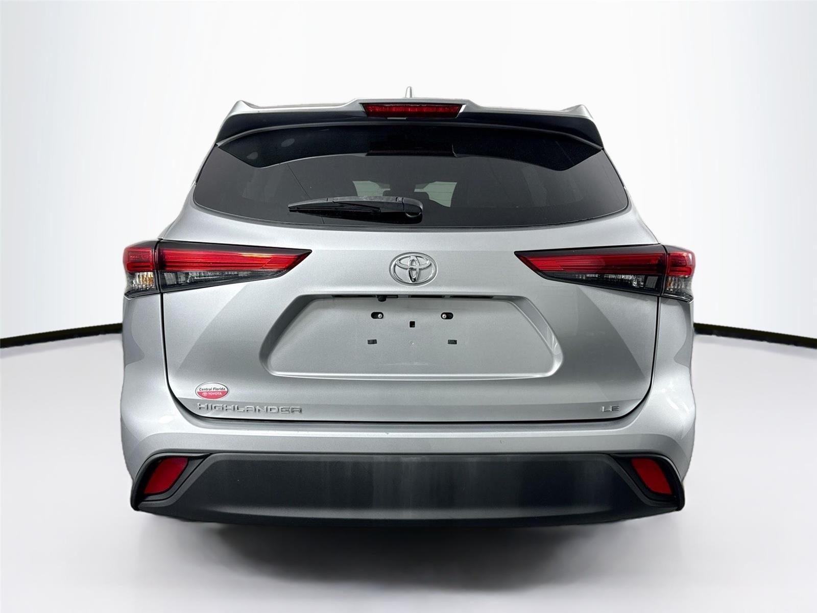 2021 Toyota Highlander LE photo 4