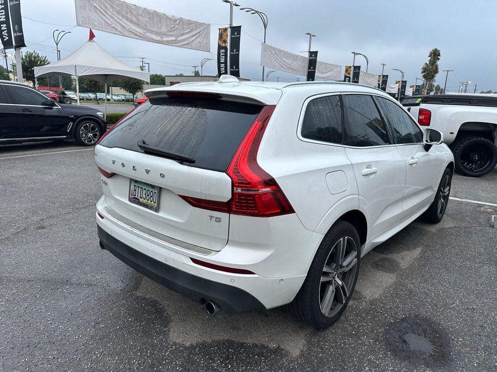2019 Volvo XC60 T5 Momentum photo 3