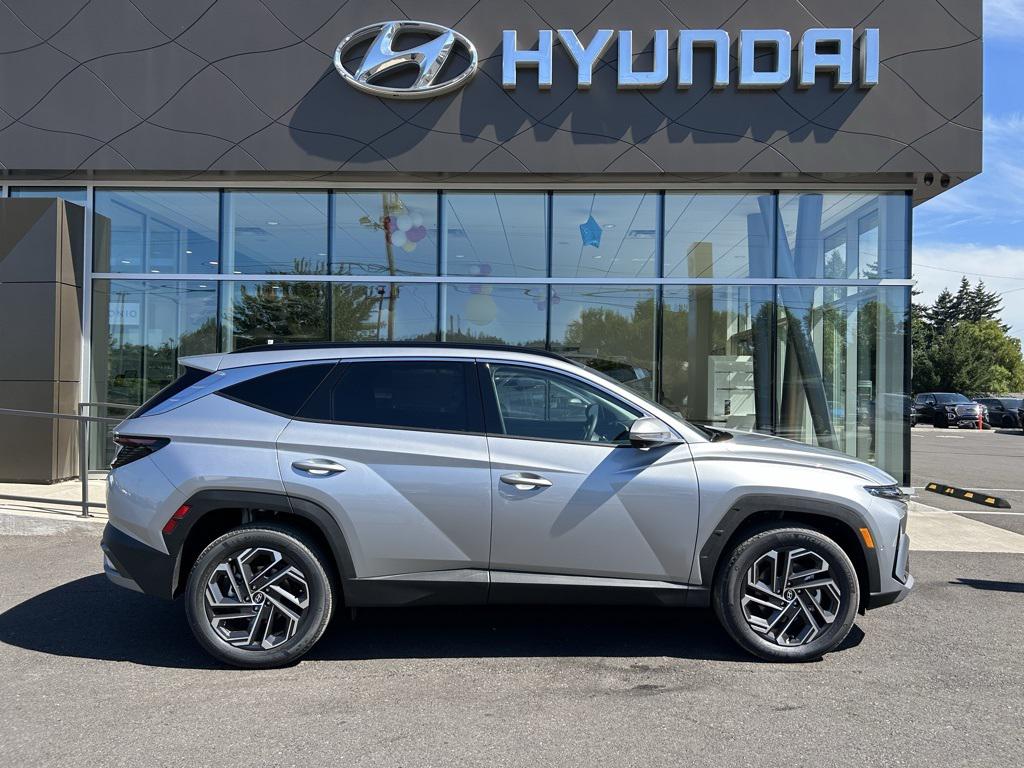 2025 Hyundai Tucson Hybrid Limited photo 3