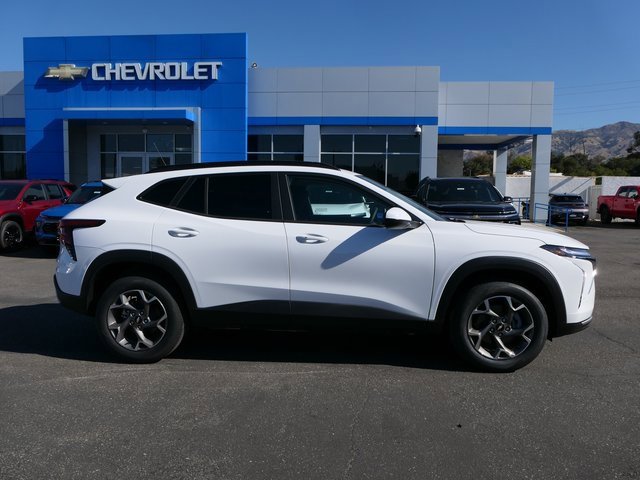 2026 Chevrolet Trax LT photo 2