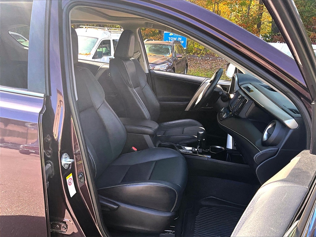 2017 Toyota RAV4 Limited photo 14