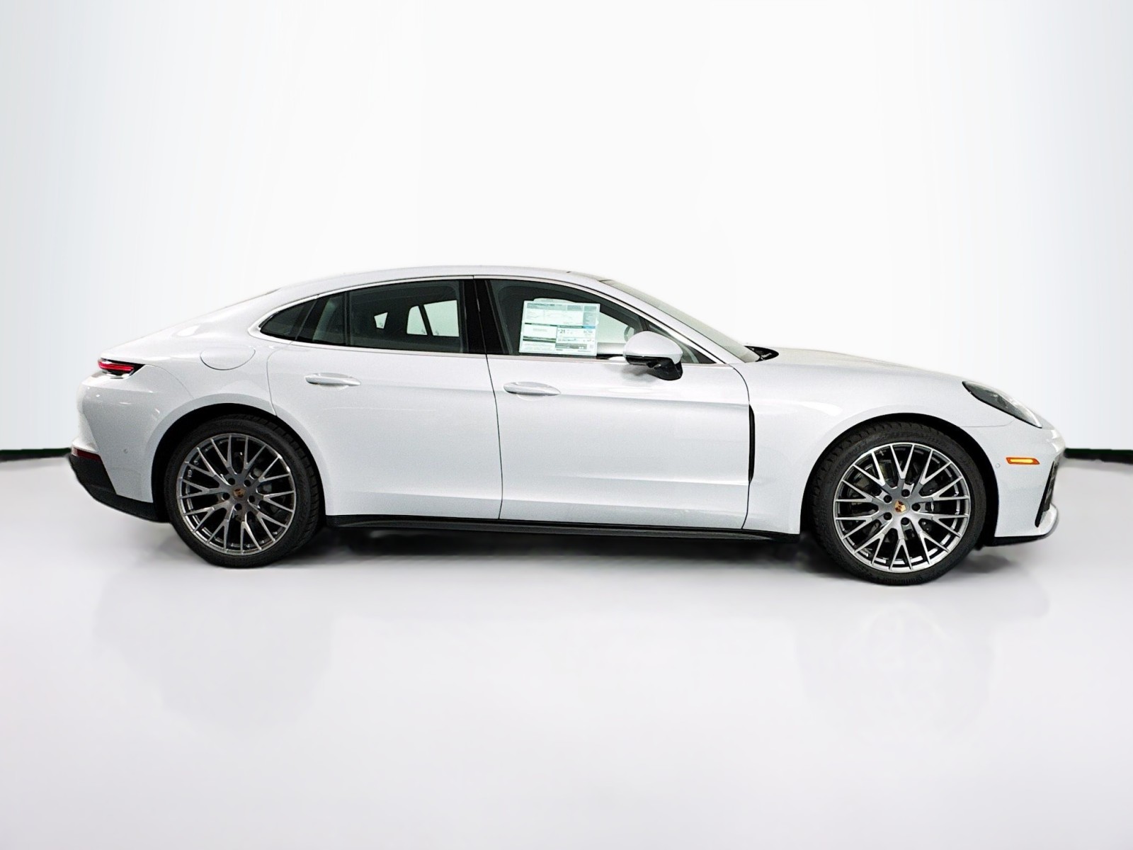 2025 Porsche Panamera 4 photo 8